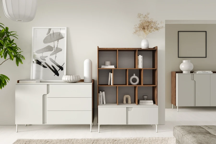 Elegante weiße Kommode und offenes Holzregal als stilvolle Aufbewahrung im modernen Wohnbereich.