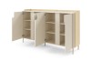 Cremefarbenes Sideboard mit hellem Holzdekor und geöffneten Türen für praktischen Stauraum.