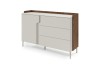 Modernes Sideboard in Beige und Walnuss-Optik mit drei Schubladen und einer Tür.