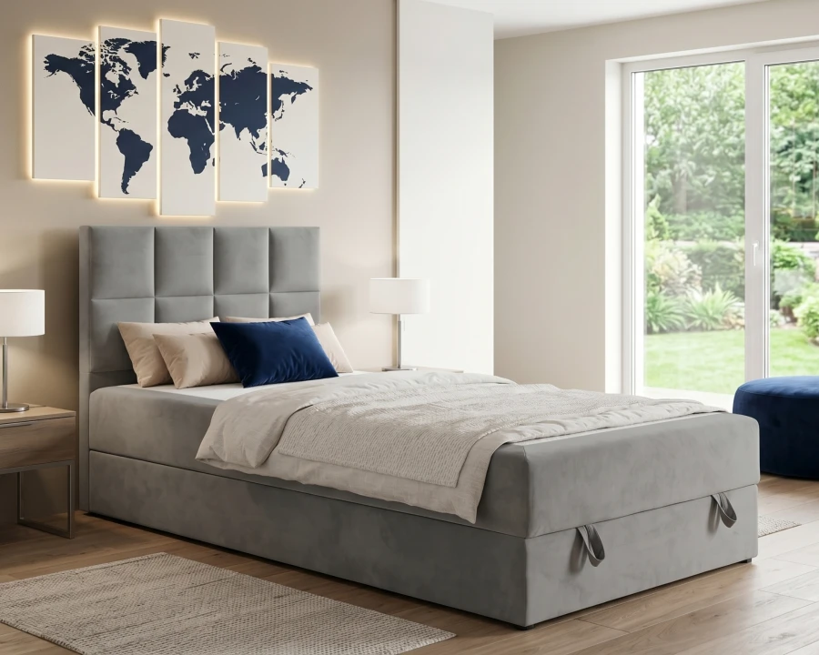 Elegantes hellgraues Bett mit integriertem Stauraum und hohem Kopfteil.