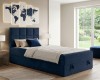 Elegantes dunkelblaues Boxspringbett mit gepolstertem Kopfteil und Bettkasten.