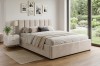 Stilvoll eingerichtetes Schlafzimmer mit beige gepolstertem Bett und großen Fenstern.