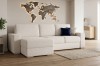 Stilvolles Wohnzimmer mit beigem Ecksofa, dekorativer Weltkarte und modernem Einrichtungsstil.