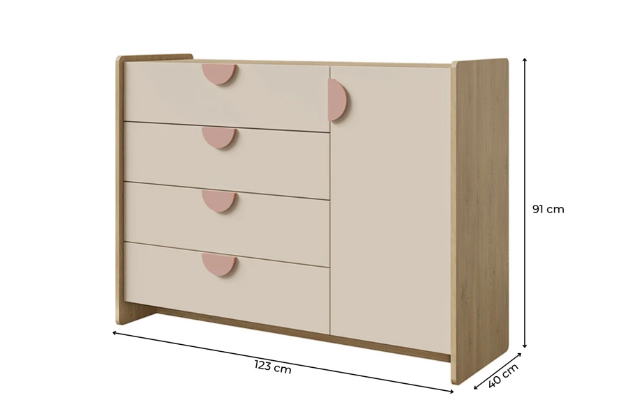 Abmessungen der Kinderkommode: 123 cm Breite, 91 cm Höhe und 40 cm Tiefe.