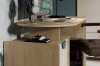 Detailaufnahme Schreibtisch in Eiche mit Gaming-Zubehör für das Jugendzimmer.
