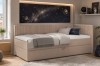 Beiges Boxspringbett im Kinderzimmer mit Weltraum-Wanddeko