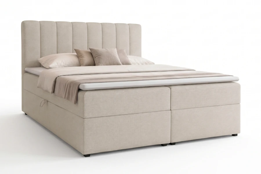 Elegantes beiges Boxspringbett mit gepolstertem Kopfteil und Kissen-Set auf weißem Hintergrund.