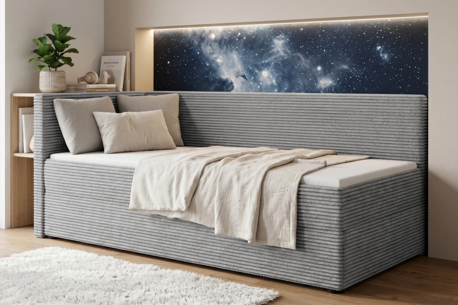 Modernes hellgraues Cord-Schlafsofa in einem gemütlichen Zimmer mit Weltraum-Akzenten.