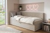 Helles Schlafzimmer mit beigem Cord-Funktionsbett und Blick in den Garten.