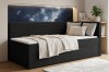 Gemütliches schwarzes Cord-Bett im Kinderzimmer mit Sternenhimmel-Wandbild und weißem Teppich.