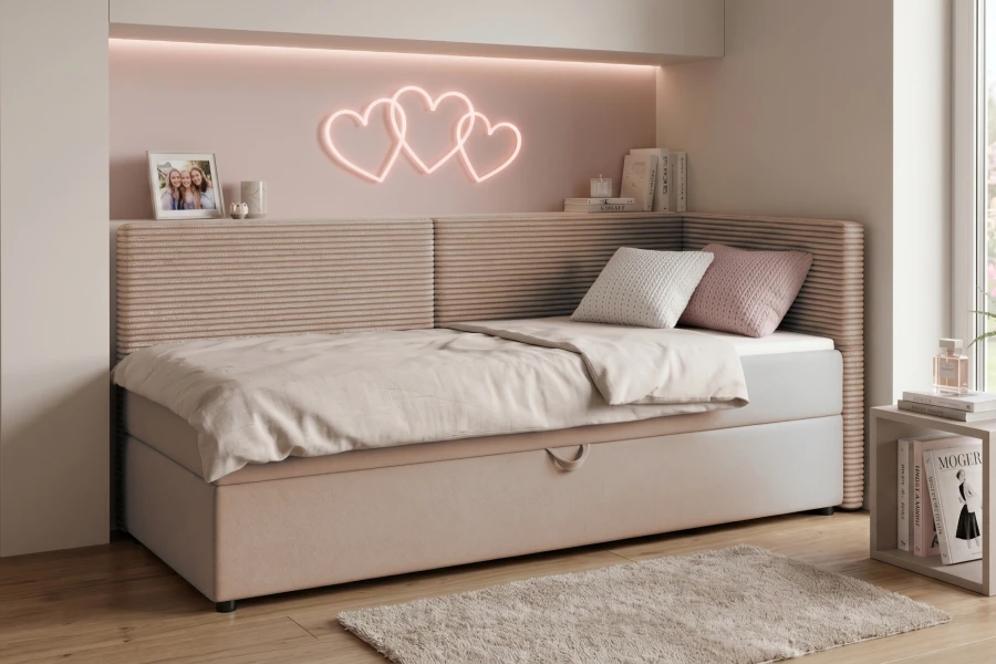 Stilvolles Boxspringbett in Beige mit Cord-Bezug und leuchtendem Herz-Dekor im gemütlichen Zimmer.
