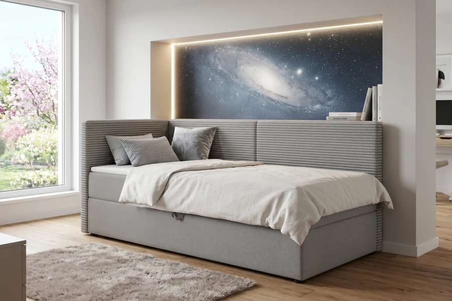 Hellgraues Boxspringbett mit Bettkasten und Kord-Kopfteil vor Weltraum-Hintergrund.