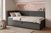 Gemütliches graues Kindersofa in Cord-Optik im modernen Jugendzimmer mit Neon-Deko.
