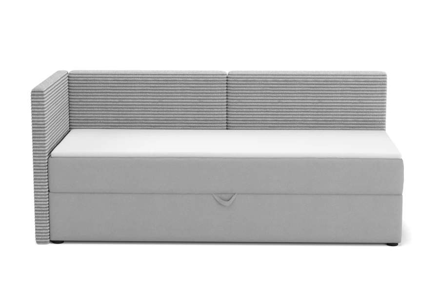 Modernes Kindersofa Mila in Grau mit gestreifter Lehne, Ansicht von vorne links.