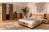 Stilvolles Schlafzimmer mit Lamellen-Optik Möbeln und gemütlicher Dekoration.