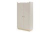 Moderner Kleiderschrank in Beige, zweitürig geschlossen, ideal für das Kinderzimmer.