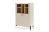 Beiger Design-Schrank mit offenen Fächern, Holzakzenten und schlanken schwarzen Füßen.