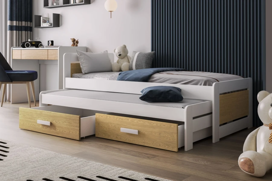Einladendes Kinderzimmer mit funktionalem Ausziehbett und passenden Holz-Schubladen.