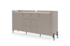 Modernes Sideboard in Beige mit Ledergriffen und schwarzen Metallfüßen.