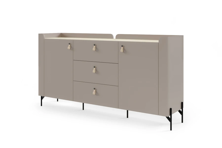 Modernes Sideboard in Beige mit Ledergriffen und schwarzen Metallfüßen.