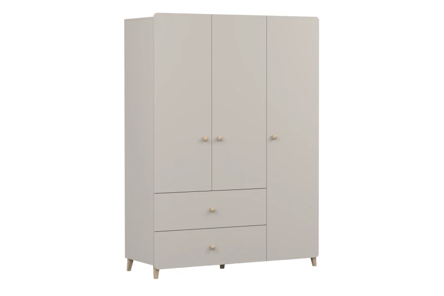 Beiger Kleiderschrank mit 3 Türen und Holzknöpfen in der Schrägansicht.
