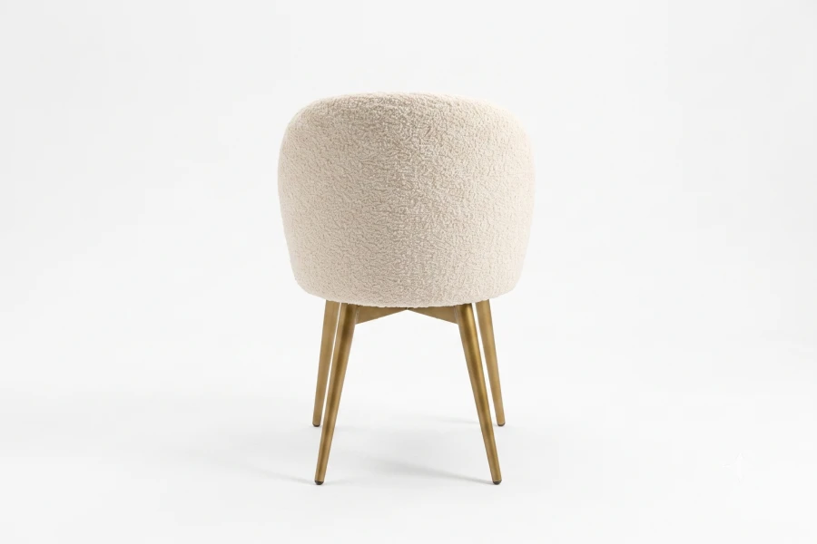 Beiger Bouclé-Stuhl Rückansicht mit eleganten goldenen Metallbeinen.