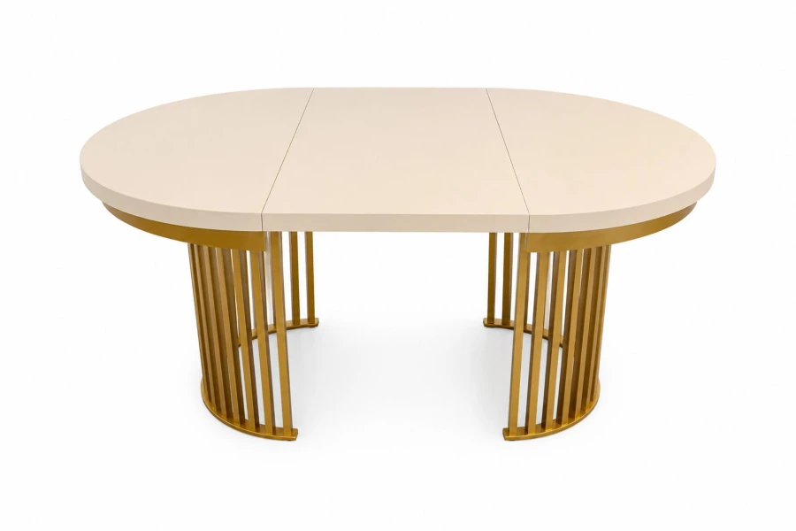 Moderner ovaler Esstisch in Creme und Gold, Vorderansicht.