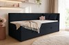 Gemütliches dunkelblaues Schlafsofa in einem hellen, freundlichen Wohnzimmer.