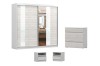 Möbel-Set Heaven: Schwebetürenschrank mit Spiegel, hohe Kommode und zwei Nachttische in Weiß-Eiche.