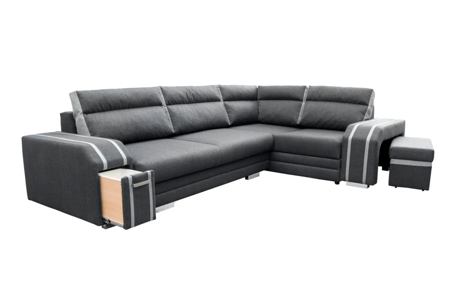 Graues L-Sofa mit funktionalem Auszug in der Armlehne und integriertem Sitzhocker.