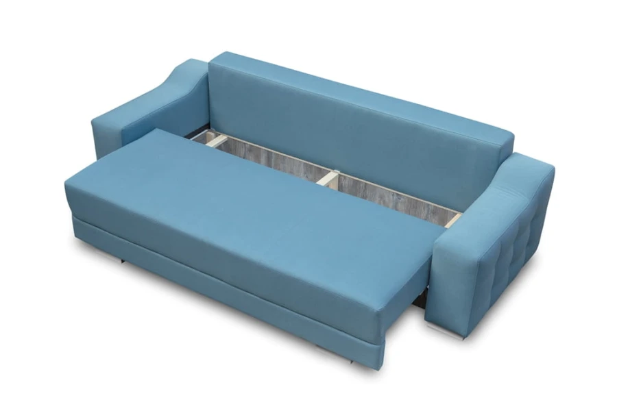 Hellblaues Schlafsofa mit integriertem Bettkasten und praktischer Ausziehfunktion.
