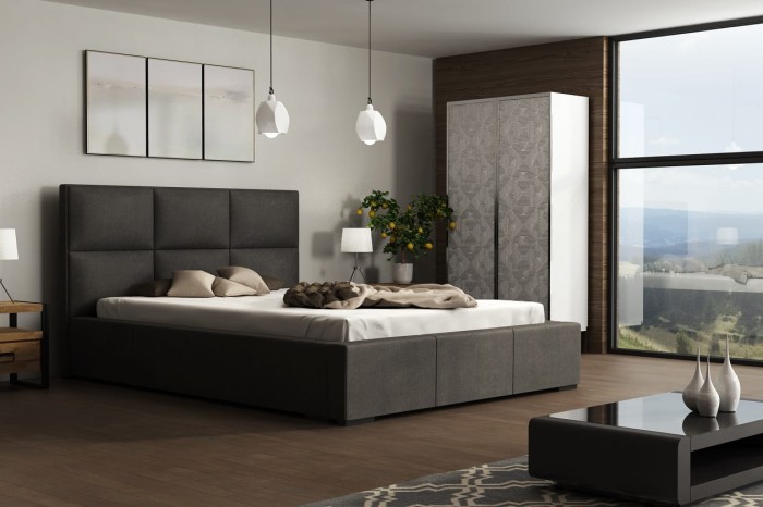 Modernes Schlafzimmer-Set mit dunkelgrauem Polsterbett, weißem Schrank und hellem Ambiente mit Aussicht.