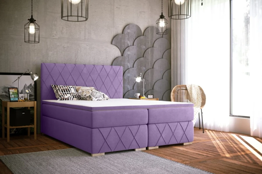 Lilafarbenes Boxspringbett mit dekorativer Rautensteppung im modernen Schlafzimmer.