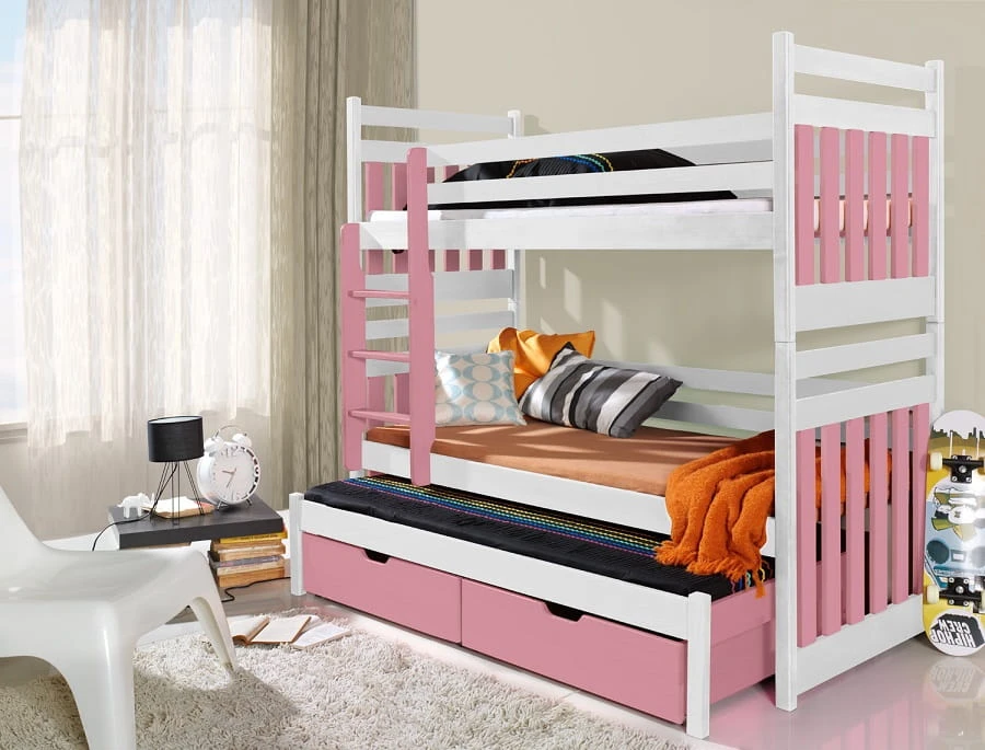 Weißes Etagenbett mit pinken Details und ausziehbarem Unterbett für drei Kinder.