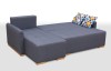 Graues Ecksofa mit Schlaffunktion und bunten Kissen in Liegeposition.