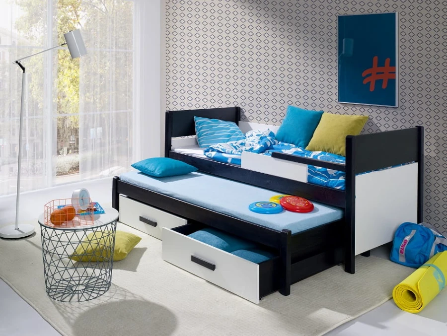 Schwarz-weißes Funktionsbett für Kinder mit zwei Schubladen und Ausziehfunktion.